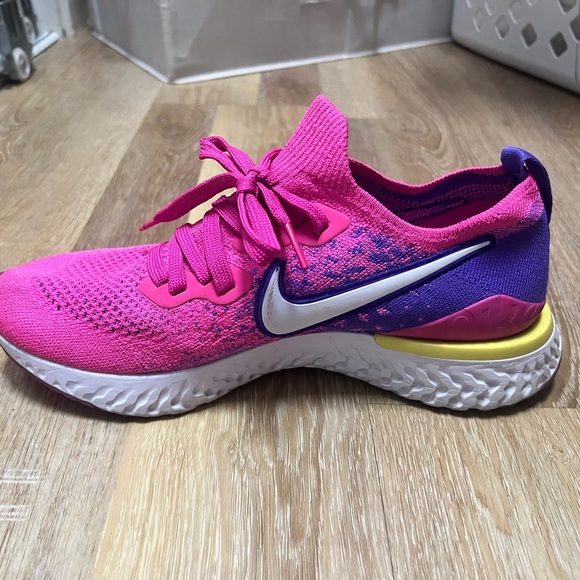 Nike Epic React Size 9 - Picture 8 of 14